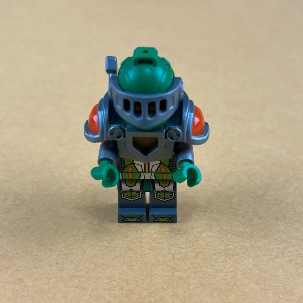 LEGO Aaron Silver Visor Minifigure 70325 Nexo Knights Castle 2